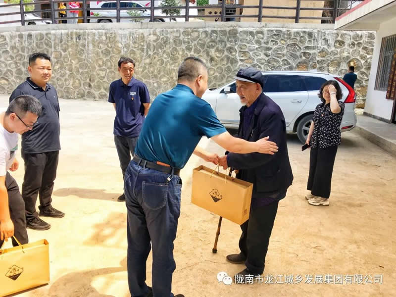 “感黨恩、憶黨史”，--市龍江城鄉(xiāng)發(fā)展集團(tuán)公司開展慶祝建黨99周年主題黨日活動(dòng)
